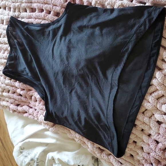 Lululemon mesh sleeveless top - Picture 5 of 6